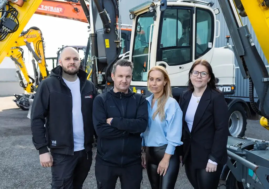 Grupp bild av styrelsen i AT-schakt
